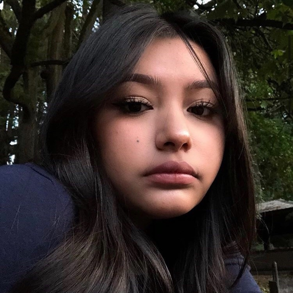 Meet your Posher, Adela
